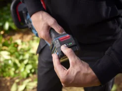 Erbauer 18V 550mm EHT18-Li - KIT Cordless Hedge Trimmer -Outlet Power Lawn Mower Store erbauer 18v 550mm eht18 li kit cordless hedge trimmer3663602418269 13i