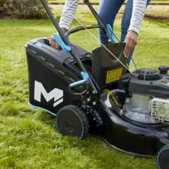 Mac Allister MLMP300H40 125cc Petrol Rotary Lawnmower -Outlet Power Lawn Mower Store mac allister mlmp300h40 125cc petrol rotary lawnmower5059340124537 03i