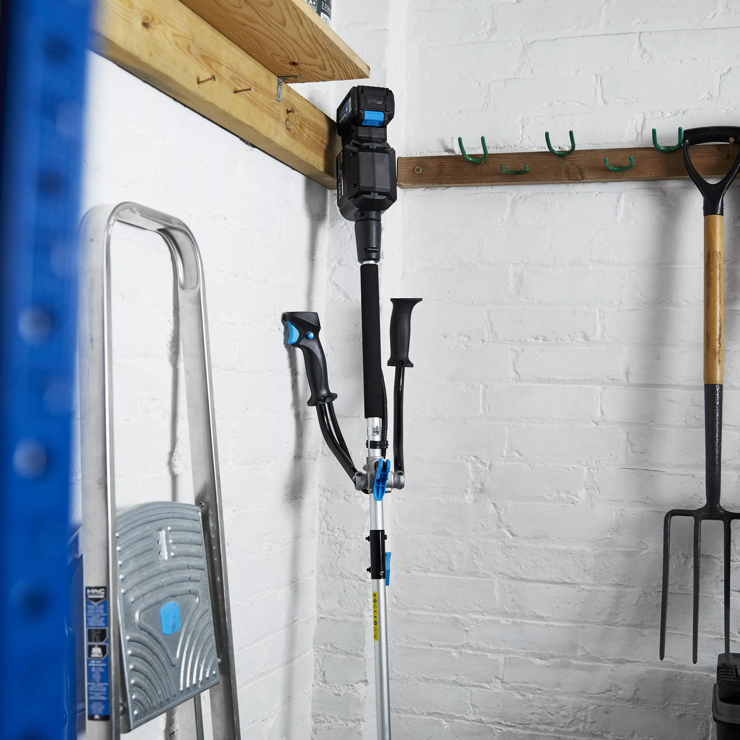 Mac Allister Solo 36V 300mm Cordless 2-in-1 Brushcutter & Grass Trimmer MBC3630 3 Mac Allister Solo 36V 300mm Cordless 2-in-1 Brushcutter & Grass Trimmer MBC3630 - Image 3